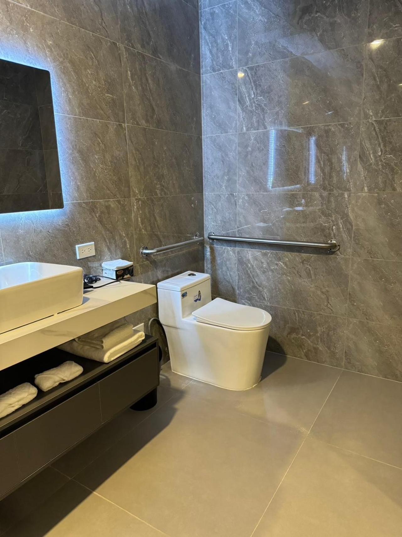 Water Bay Hotel Saipan 加拉班 外观 照片